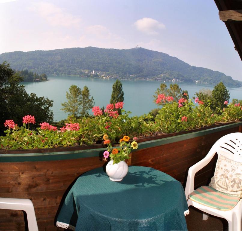 Ferienwohnungen Salmen Portschach am Woerthersee Room photo