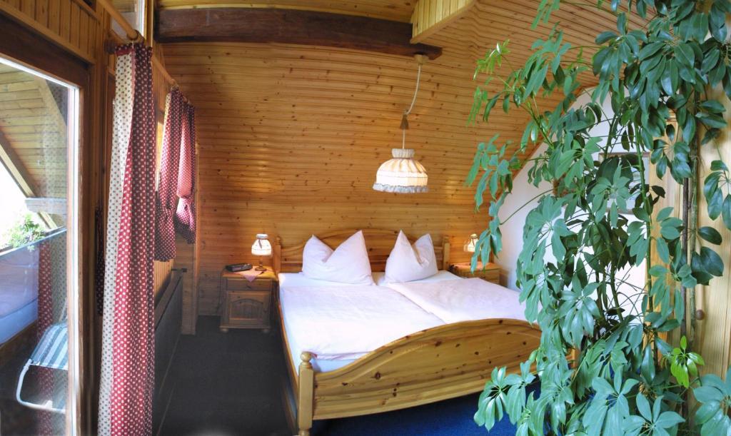 Ferienwohnungen Salmen Portschach am Woerthersee Room photo